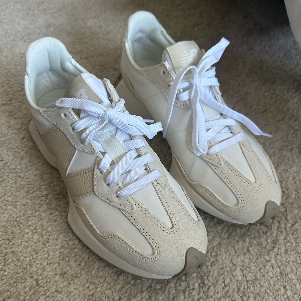 New Balance 327 Sneakers